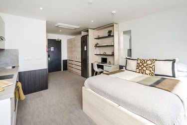 1 bed studio, Hawkins Road, Old Heath, Colchester, CO28JX - Image 3